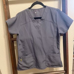 Wonder Wink 4-stretch V-neck Scrub Top in Pewter